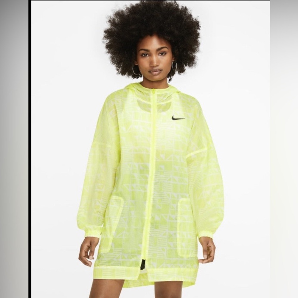 Nike Sportswear Indio Woven Women's Large Jacket in Lemon Venom